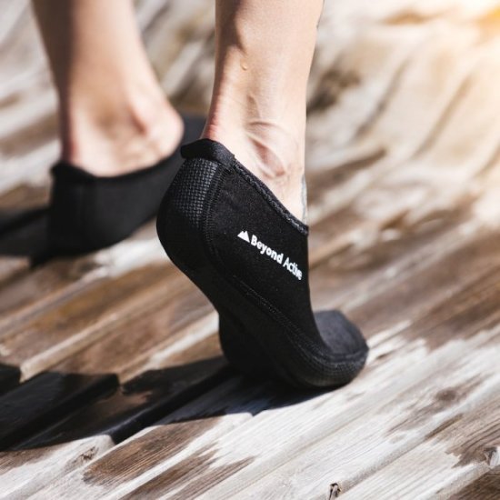 Skyddande badskor - Klicka på bilden för att stänga