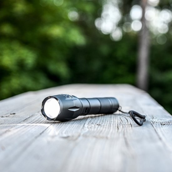 Superstark Ficklampa med USB-laddning - Klicka på bilden för att stänga