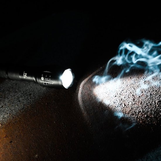 Superstark Ficklampa med USB-laddning - Klicka på bilden för att stänga