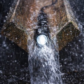 Superstark Ficklampa med USB-laddning