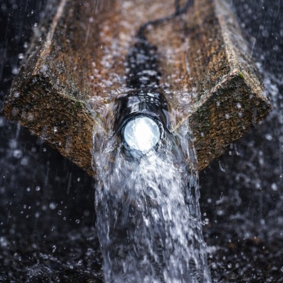 Superstark Ficklampa med USB-laddning - Klicka på bilden för att stänga