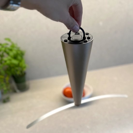 Automatisk insektsfläkt - Skyddar mat från flugor - Klicka på bilden för att stänga