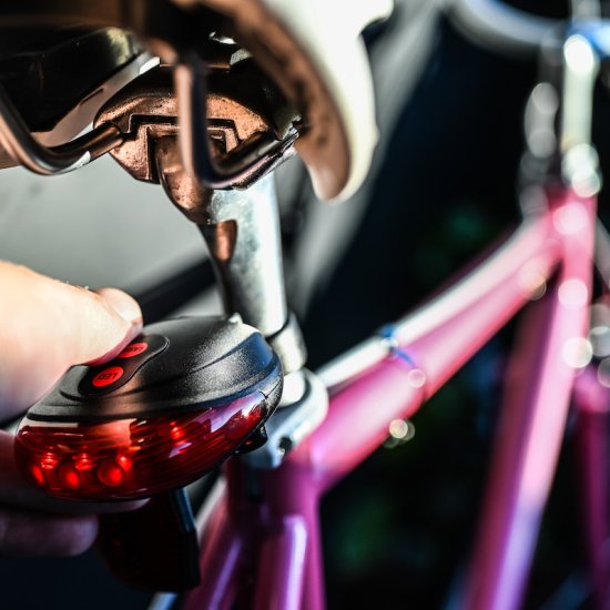 Baklampa med laser-projektion för cykel - Klicka på bilden för att stänga