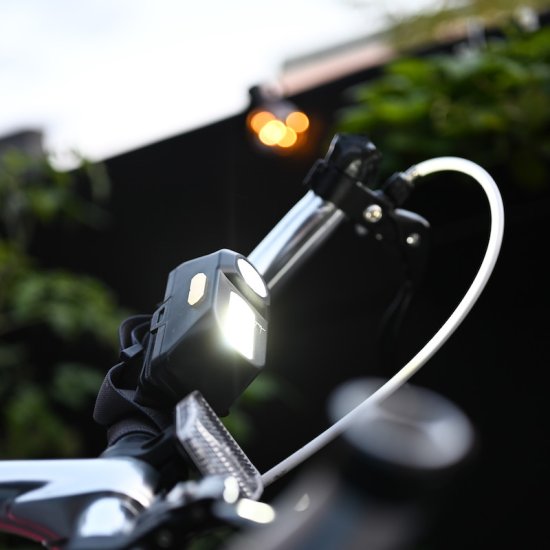 Uppladdningsbar LED-pannlampa - Klicka på bilden för att stänga