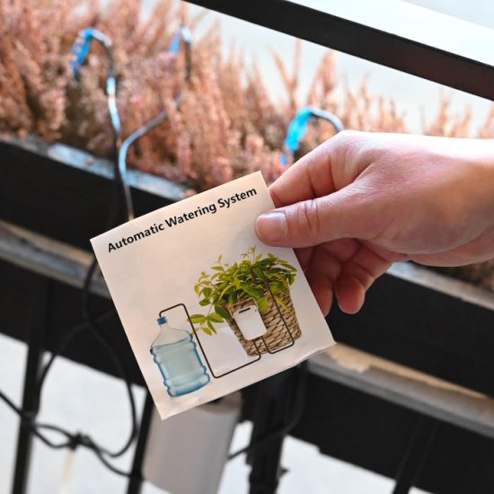 Automatisk blomvattnare (för 4 växter) - Klicka på bilden för att stänga