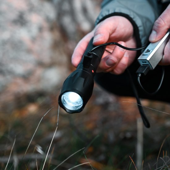 Superstark Ficklampa med USB-laddning - Klicka på bilden för att stänga