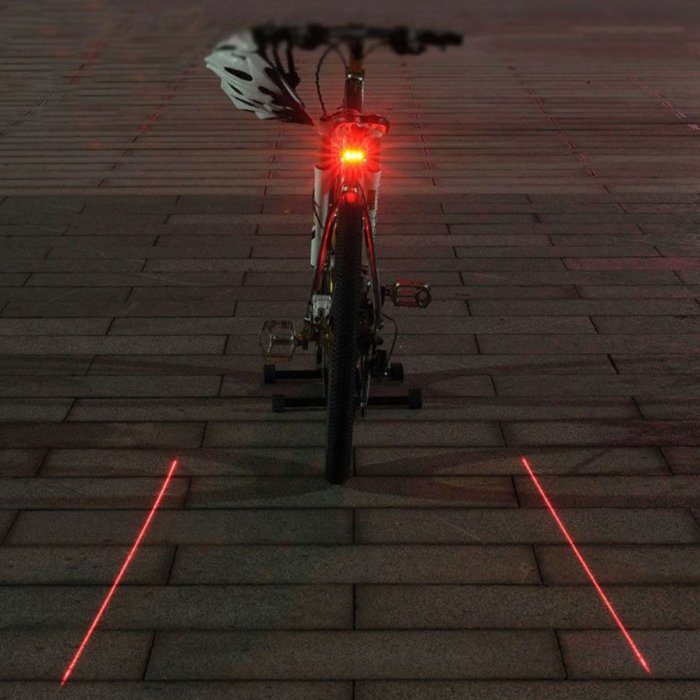 Baklampa med laser-projektion för cykel
