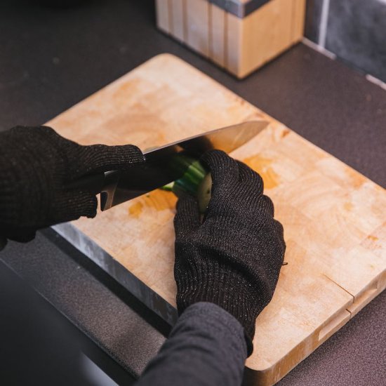 Skyddande handskar mot stick och skärsår - Klicka på bilden för att stänga